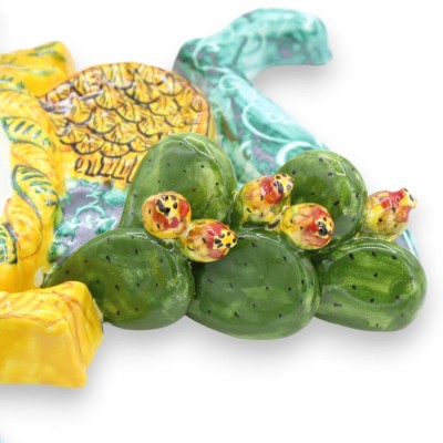 Trinacria de cerâmica siciliana com aplicações de frutas mistas e figo da Índia, fundo verdete - com três opções de tama