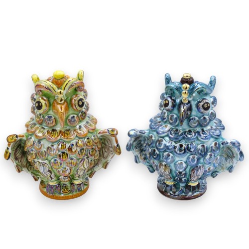 Chouette en céramique de Caltagirone avec décorations en relief, environ 16/17 cm de hauteur. - émail nacre avec détails
