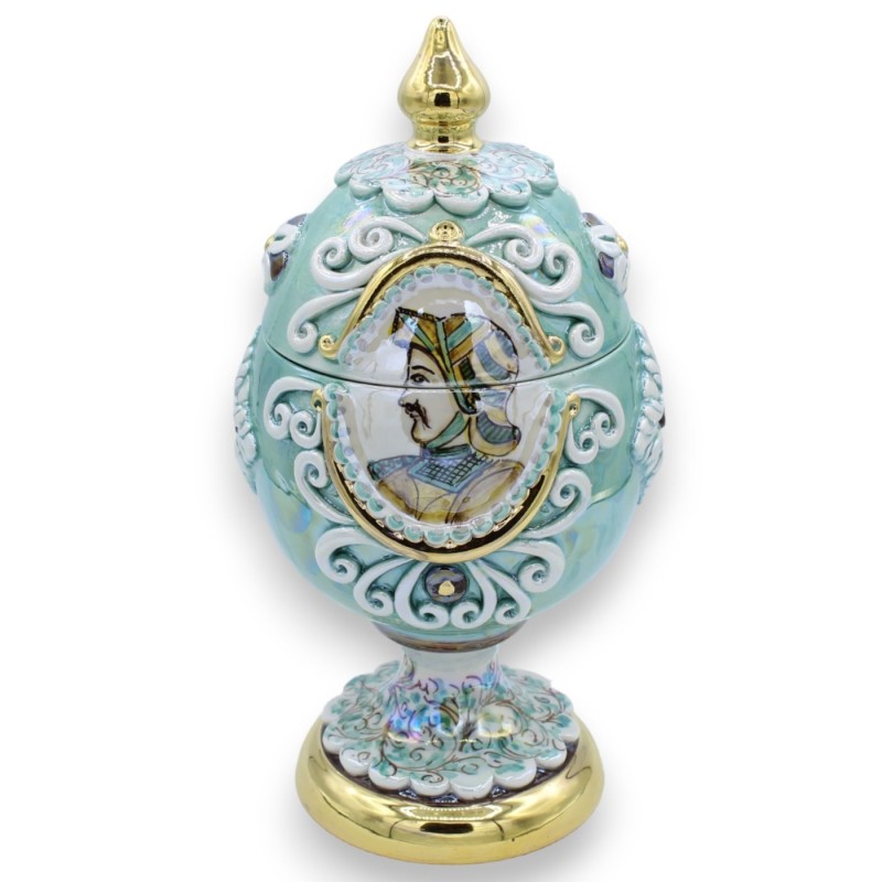 Jajko z ceramiki Caltagirone w stylu Fabergè, wys.30 cm ok. - z płaskorzeźbami w emalii z 24-karatowego czystego złota i