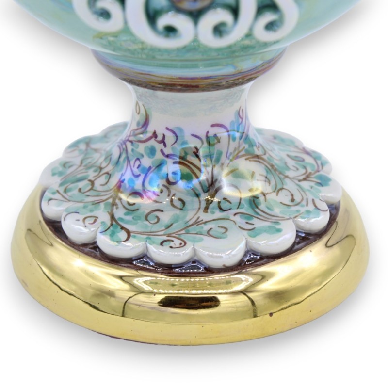 Ägg i Caltagirone keramik i Fabergè-stil, h30 cm ca. - med reliefer i 24k rent guldemalj och miniatyrer, koppargrön - 