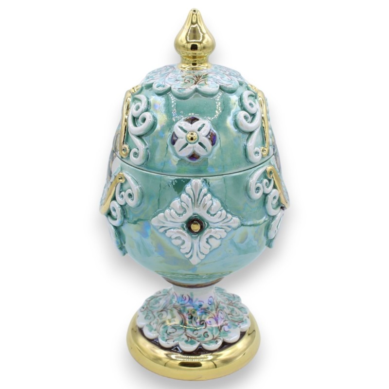 Huevo en cerámica Caltagirone estilo Fabergè, h 30 cm aprox. - con relieves en esmalte oro puro de 24k y miniaturas, ver