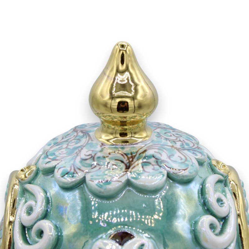 Oeuf en céramique Caltagirone de style Fabergè, h30 cm environ. - avec reliefs et miniatures en émail or pur 24 carats, 