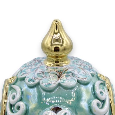 Jajko z ceramiki Caltagirone w stylu Fabergè, wys.30 cm ok. - z płaskorzeźbami w emalii z 24-karatowego czystego złota i