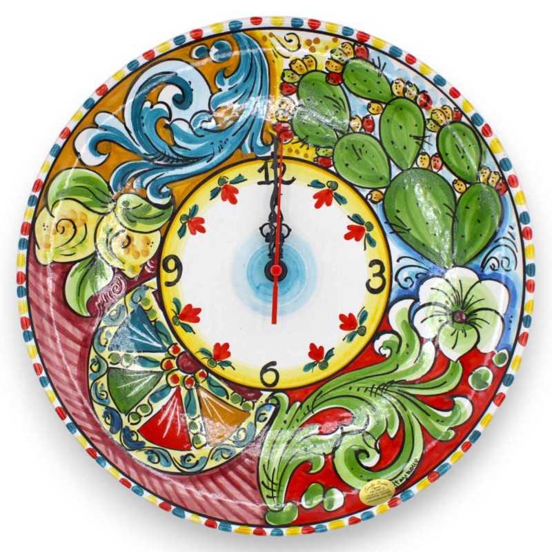 Orologio ceramica Caltagirone, Ø 30 cm ca., decoro barocco siciliano, ruota di carretto e ficodindia - 