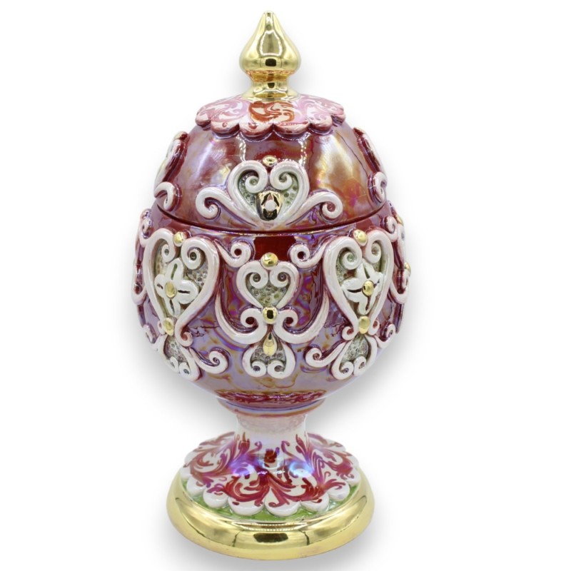 Ei in Caltagirone-keramiek in Fabergè-stijl, h30 cm ca. - met reliëfs in 24k puur goud emaille, Bordeaux - 