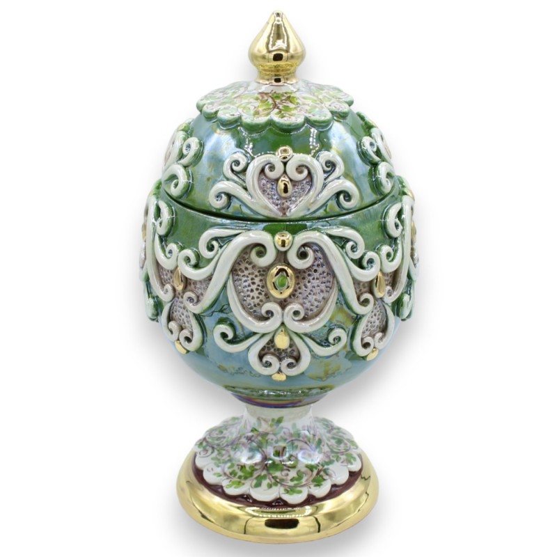 Jajko z ceramiki Caltagirone w stylu Fabergè, wys.30 cm ok. - z płaskorzeźbami w emalii z czystego 24-karatowego złota, 