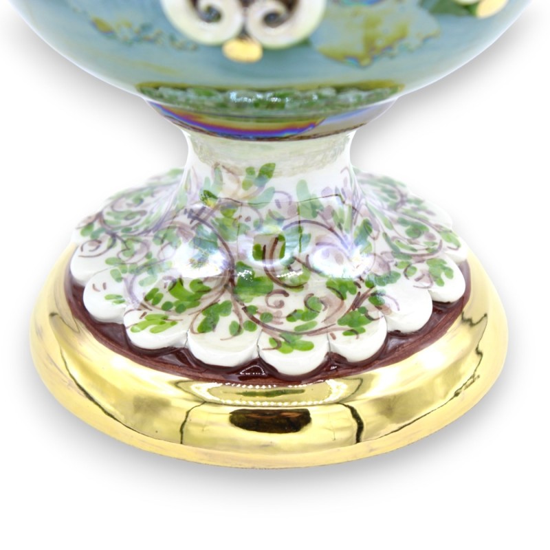 Jajko z ceramiki Caltagirone w stylu Fabergè, wys.30 cm ok. - z płaskorzeźbami w emalii z czystego 24-karatowego złota, 