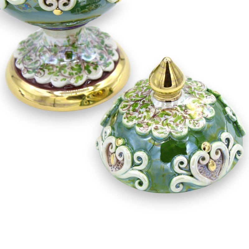 Egg in Caltagirone ceramic in Fabergè style, h30 cm approx. - with reliefs in 24k pure gold enamel, green - 