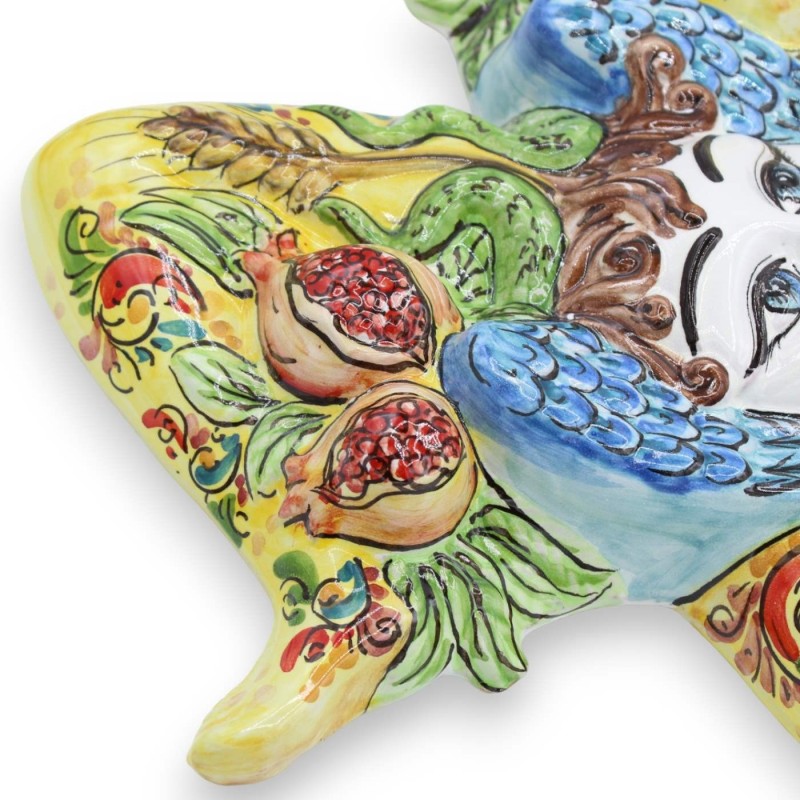 Trinacria z ceramiki Caltagirone - wys. 40 cm ok. ozdobione kolcami i mieszanymi owocami - 
