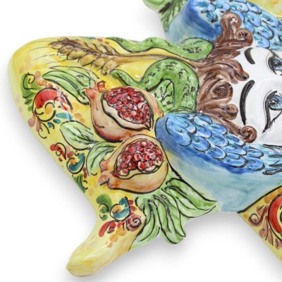 Trinacria z ceramiki Caltagirone - wys. 40 cm ok. ozdobione kolcami i mieszanymi owocami - 