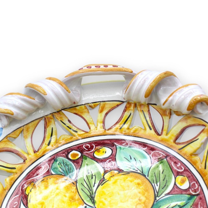 Centrotavola traforato ceramica Caltagirone, manici torchon, 2 opzioni misura (1Unità) limoni e fiori, fondo bordeaux - 