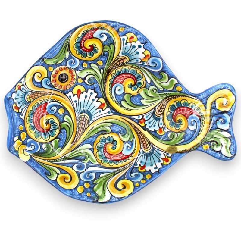 Flaches Fisch-Serviertablett aus Caltagirone-Keramik, L 40 x 30 cm ca. Mehrfarbige Barockdekoration, blauer Hintergrund 