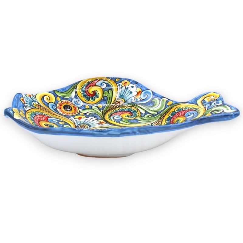 Flaches Fisch-Serviertablett aus Caltagirone-Keramik, L 40 x 30 cm ca. Mehrfarbige Barockdekoration, blauer Hintergrund 