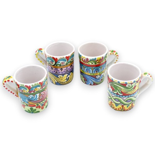 Becher mit Henkel, Caltagirone-Keramik, H ca. 10 cm. (1 Stück) zufällige mehrfarbige Barockdekoration - 