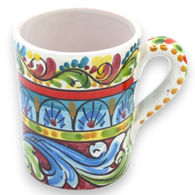 Becher mit Henkel, Caltagirone-Keramik, H ca. 10 cm. (1 Stück) zufällige mehrfarbige Barockdekoration - 