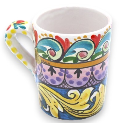 Becher mit Henkel, Caltagirone-Keramik, H ca. 10 cm. (1 Stück) zufällige mehrfarbige Barockdekoration - 