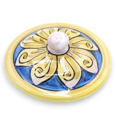 Knoblauch- oder Zwiebelhalter aus Caltagirone-Keramik – H 18 und Ø ca. 15 cm. Barocke Dekoration auf blauem Hintergrund 