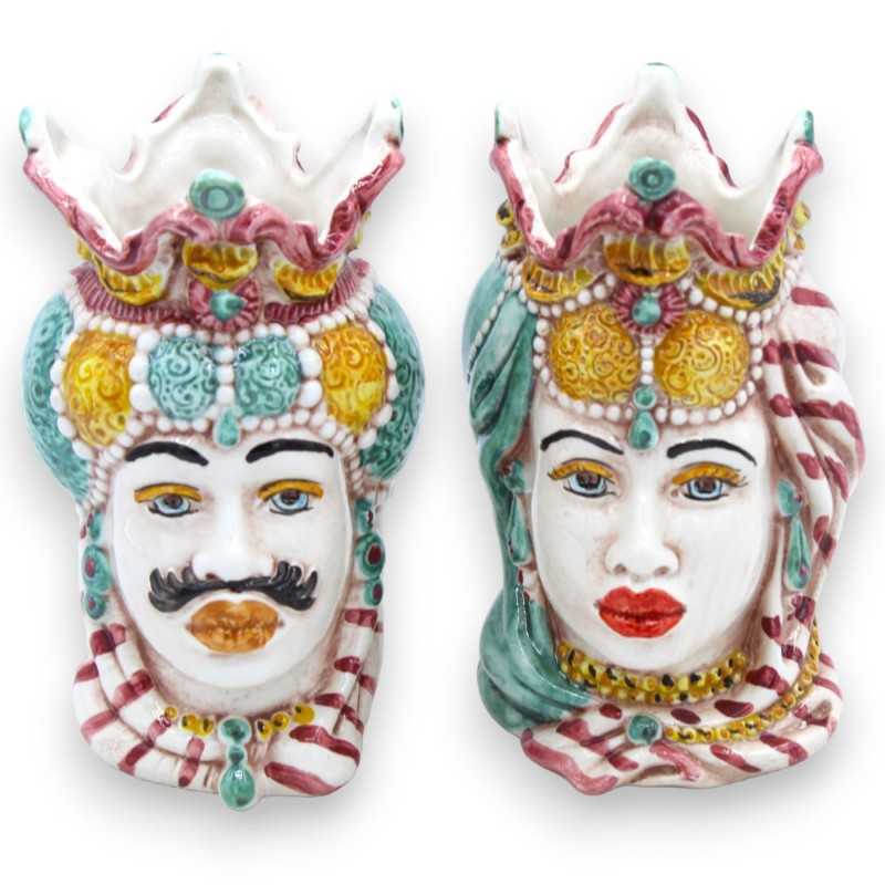 Coppia Teste di moro Emiri in ceramica Caltagirone - h 13 / 14 cm ca. con corona e turbante, bordeaux e acquamarina - 