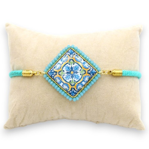 Pulseira com azulejo de pedra de lava turquesa e cordão de tecido água-marinha - C 25cm aprox. Fecho de aço - 