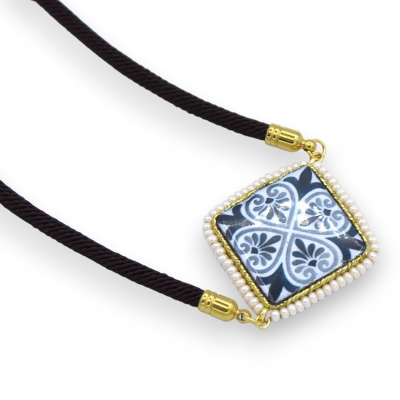 Pulsera con teja de piedra de lava de cristal blanco y cordón de tela negro - L 25cm aprox. Cierre de acero - 
