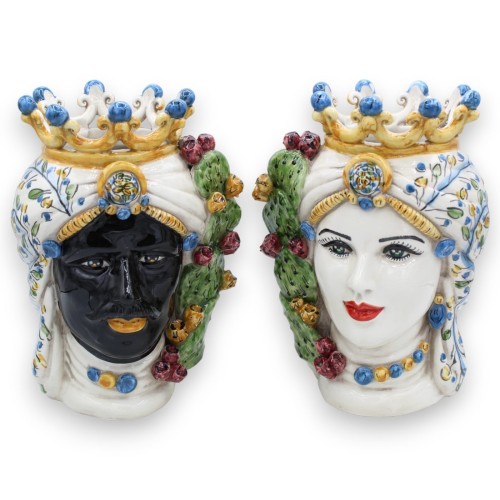 Dunkelbrauner Kopf aus Caltagirone-Keramik, ca. H 25 cm. (1 Stück) mit Krone, Feigenkaktusschaufel und Blumendekoration 