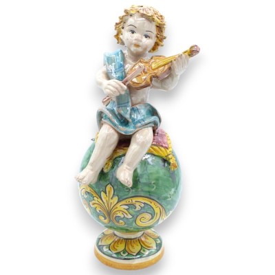 Putto mit Geige auf Caltagirone-Keramikkugel – H ca. 30 cm. Barock- und Grünspandekoration - 