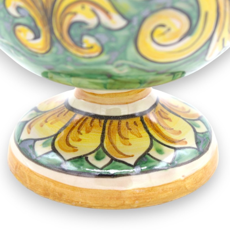 Putto mit Geige auf Caltagirone-Keramikkugel – H ca. 30 cm. Barock- und Grünspandekoration - 