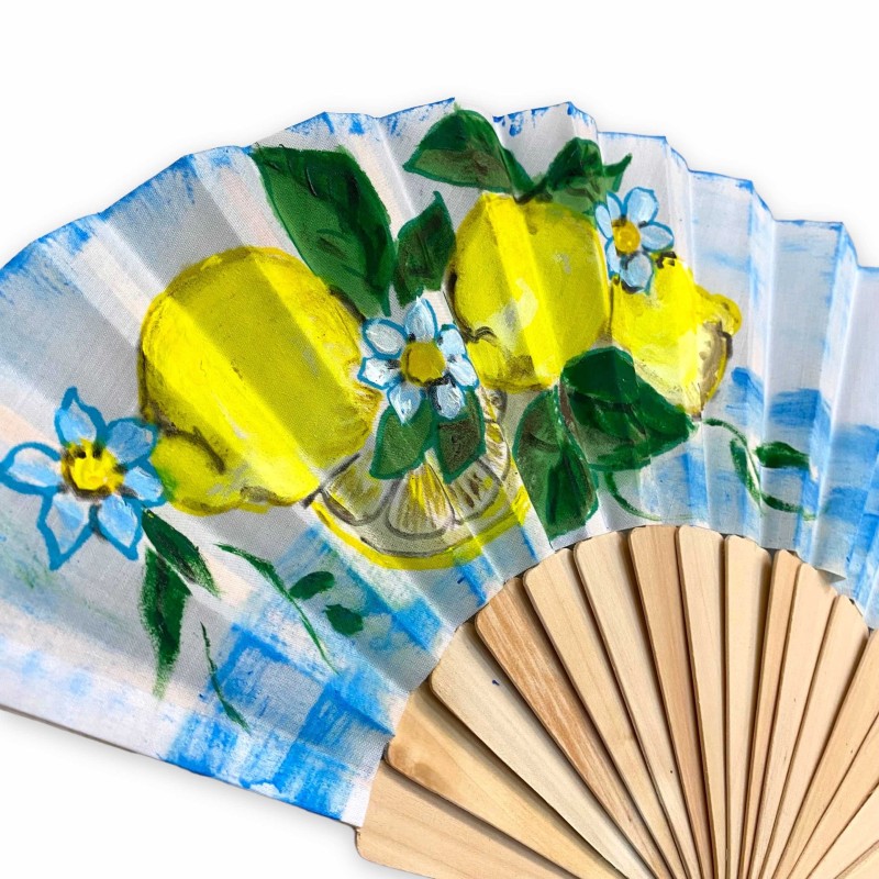 Handgemaakte houten waaier met handgedecoreerde stof, glimp van landschap en citroenen - h ca. 23 cm. - 