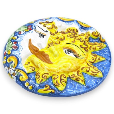 Eclips, Zon en Maan in Caltagirone keramiek - Ø 25 cm ca. met barokke decoratie en cactusvijg op een blauwe achtergrond 