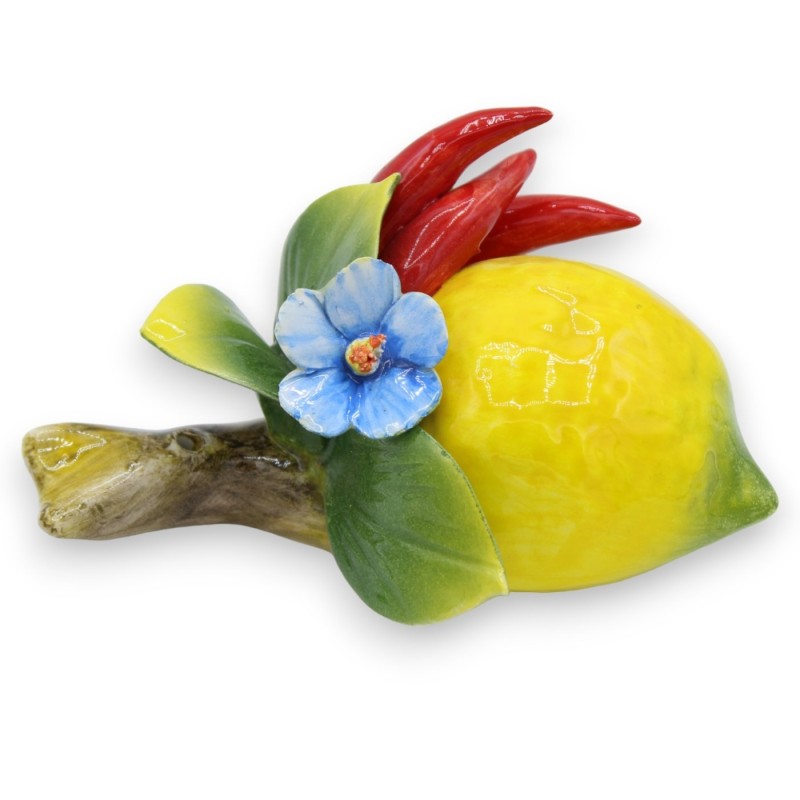Ramo con composizione di limone, fiore e peperoncini in pregiata ceramica h 15 cm ca. - 