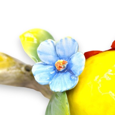Ramo con composizione di limone, fiore e peperoncini in pregiata ceramica h 15 cm ca. - 