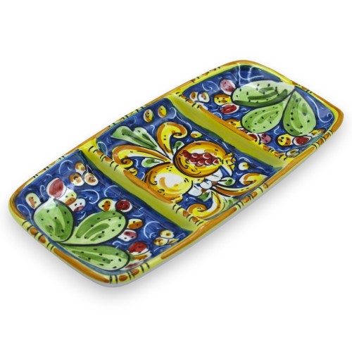 Rechteckige Antipasti-Schale mit drei Fächern aus Caltagirone-Keramik – L ca. 25 cm. (1 Stück) mit drei Farboptionen -  2
