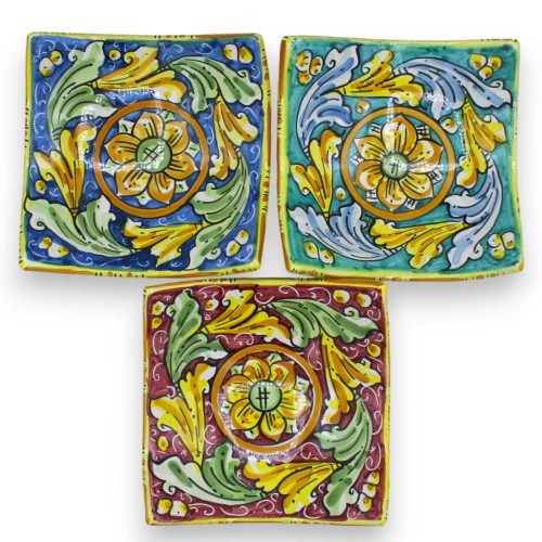 Tomma fickor i Caltagirone keramik - l 17 cm x 17 x h 7 cm ca. (1 st) med tre färgalternativ och slumpmässig dekoration 