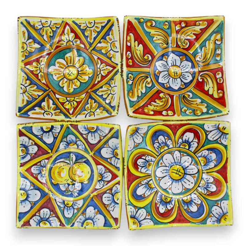 Taschenentleerer aus Caltagirone-Keramik – ca. L 17 cm x 17 x H 7 cm. (1 Stück) mit zufälliger Farbe und Dekoration - 