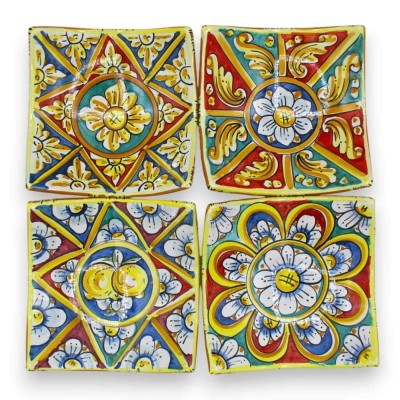 Taschenentleerer aus Caltagirone-Keramik – ca. L 17 cm x 17 x H 7 cm. (1 Stück) mit zufälliger Farbe und Dekoration - 
