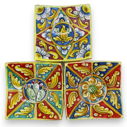 Taschenentleerer aus Caltagirone-Keramik – ca. L 17 cm x 17 x H 7 cm. (1 Stück) mit zufälliger Farbe und Dekoration -  2