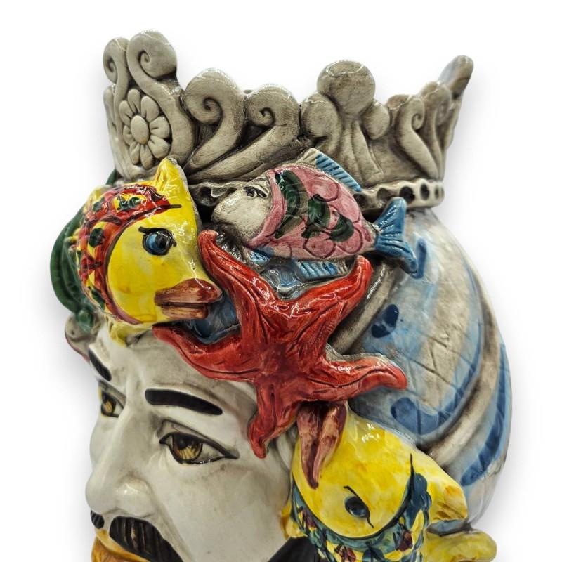 Testa di moro em cerâmica Caltagirone - h 30 cm (1pc) com coroa, aplicações de peixes, corais e estrelas do mar - 
