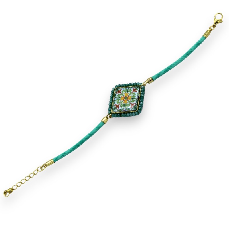 Armband mit grüner Lavasteinfliese, Stoffkordel, L ca. 25 cm. grüne Kristalle, Stahlverschluss - 