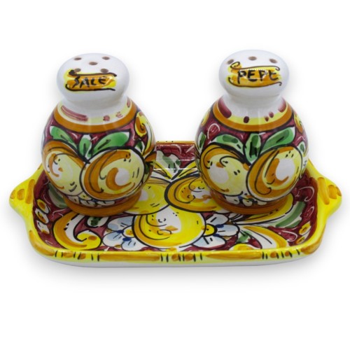 Zout- en peperstel met dienblad, Caltagirone keramiek - bordeaux, bloemen en citroenen decoratie - 
