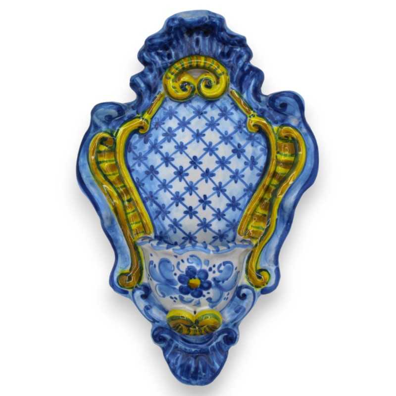 Acquasantiera in ceramica Siciliana - h 23 x L 14 cm ca. fondo blu, decoro barocco e fiore MD8 - 