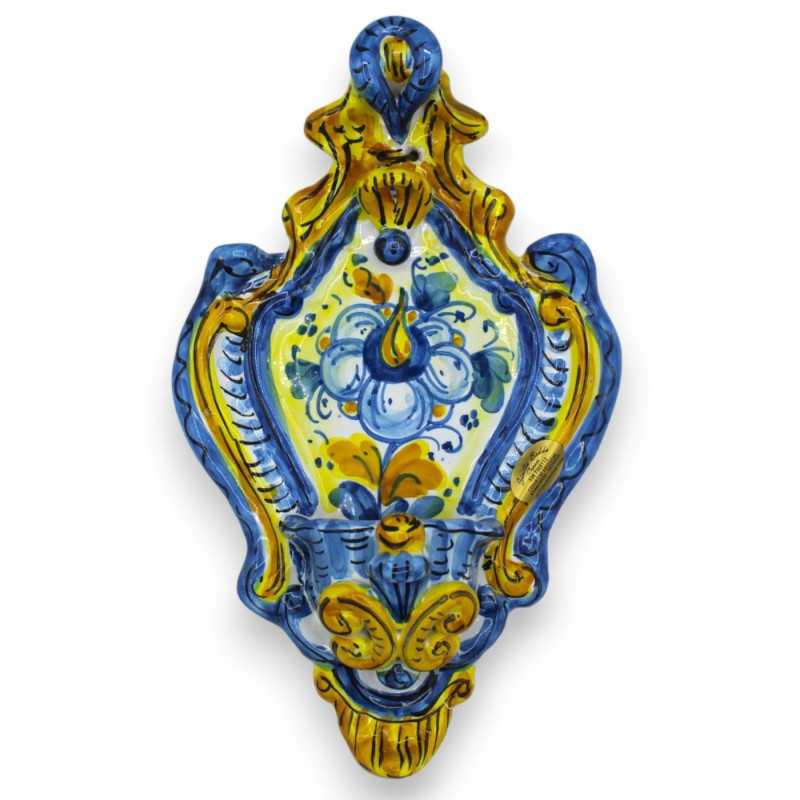 Bénitier en céramique sicilienne - h 23 x L 14 cm environ. fond bleu et jaune, décoration florale MD4 - 