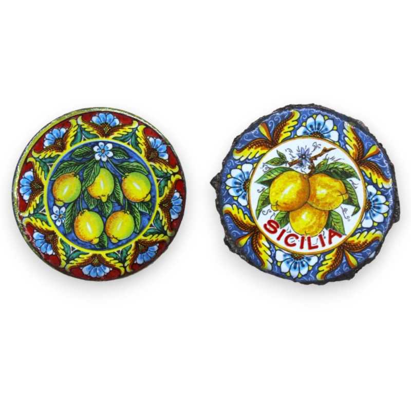 Magnete calamita in pietra lavica e ceramica siciliana - h 6 cm x 0,4mm (1pz) Con due opzioni decoro e colore casuale - 
