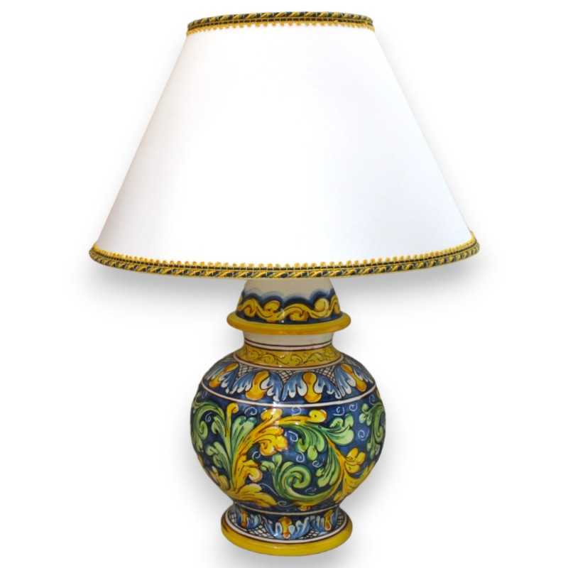 Lámpara Caltagirone de cerámica con decoración barroca, fondo azul antiguo, altura 55 cms - 