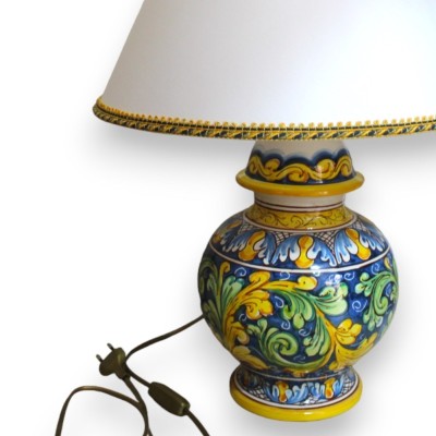 Lume barocco in ceramica Caltagirone - h 55 cm ca. decoro Barocco fondo blu - 