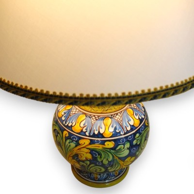Lume barocco in ceramica Caltagirone - h 55 cm ca. decoro Barocco fondo blu - 