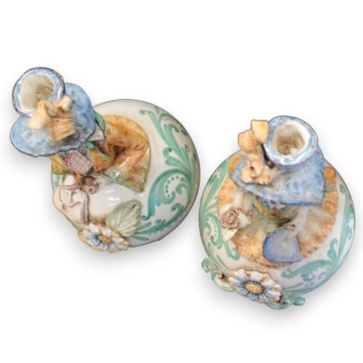 Paire de lampes "Signorotti" du XVIIIème siècle en céramique de Caltagirone, h 50 cm environ. décoration baroque et appl