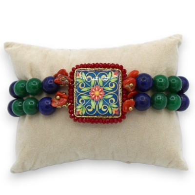 Armband met dubbele streng van Lapis en groene agaat, ca. 18 cm. lavasteentegel en bordeauxrode majolica - 