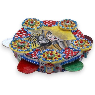 Tambourin en céramique fine sicilienne - L 22 x h 4 cm environ. Décoration de charrette sicilienne en relief et visage d