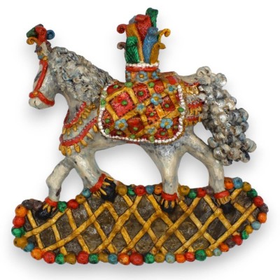 Caballo de cerámica siciliano del carro siciliano - L 30 x h 28 cm aprox. con aplicaciones y decoraciones en relieve MOD