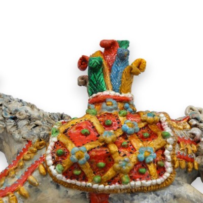 Cheval de char sicilien en céramique sicilienne - L 30 x h 28 cm environ. avec applications et décorations en relief MOD